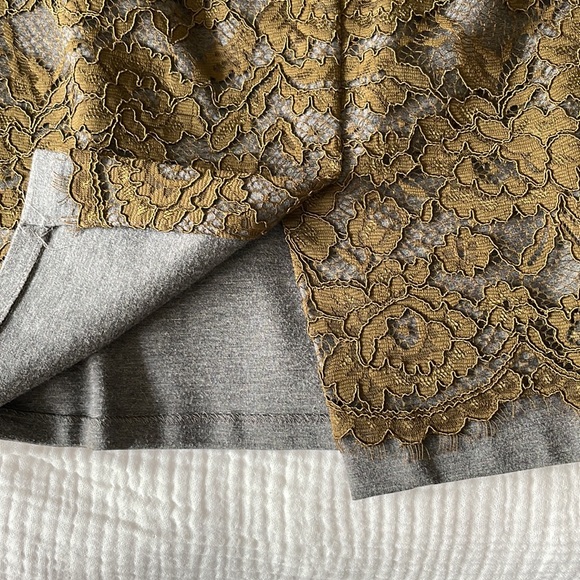 Gorgeous pencil skirt with lace overlay - Picture 6 of 7